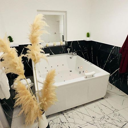 Hedonist Spa Jacuzzi Sarajevo Free Parking Exteriör bild