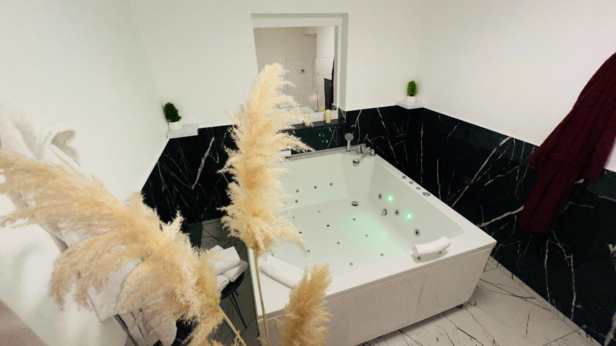Hedonist Spa Jacuzzi Sarajevo Free Parking Exteriör bild